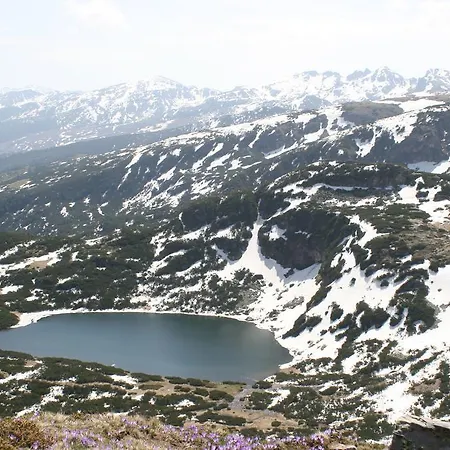 Rilski Ezera Hut