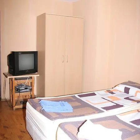 Rilski Ezera Hut *