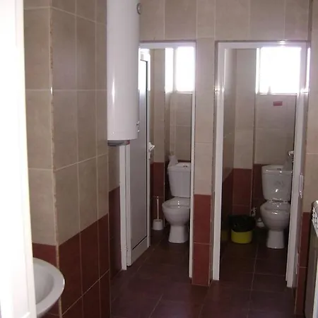 Rilski Ezera Hut *