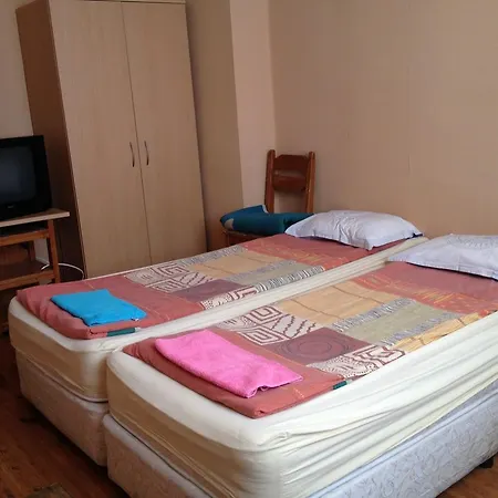 Rilski Ezera Hut *